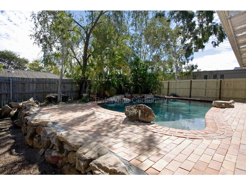 8 Apunya Close, Riverhills QLD 4074