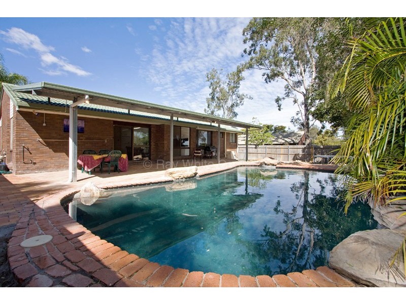 8 Apunya Close, Riverhills QLD 4074