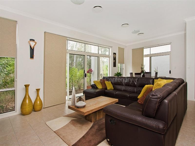 Mount Ommaney QLD 4074