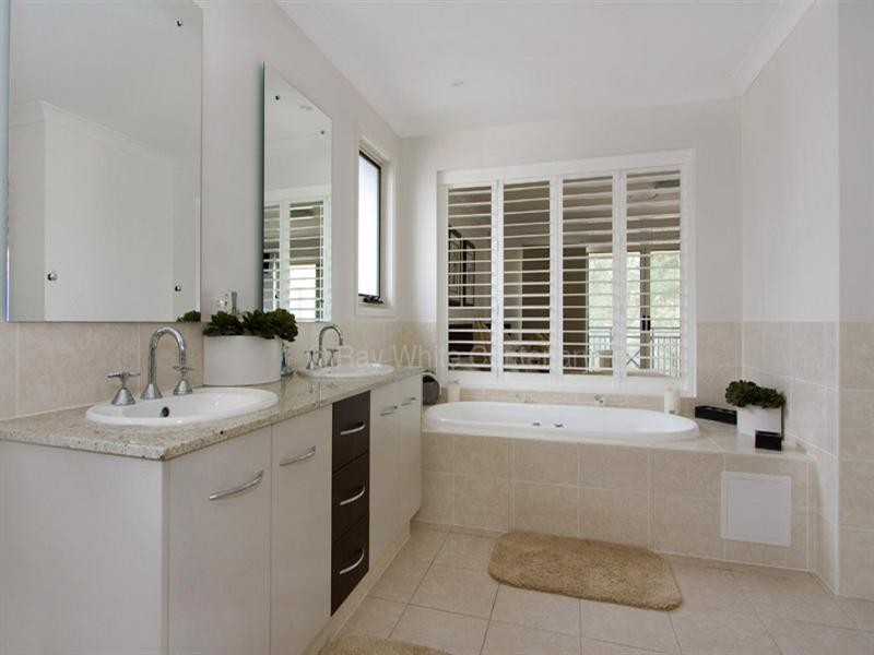Mount Ommaney QLD 4074