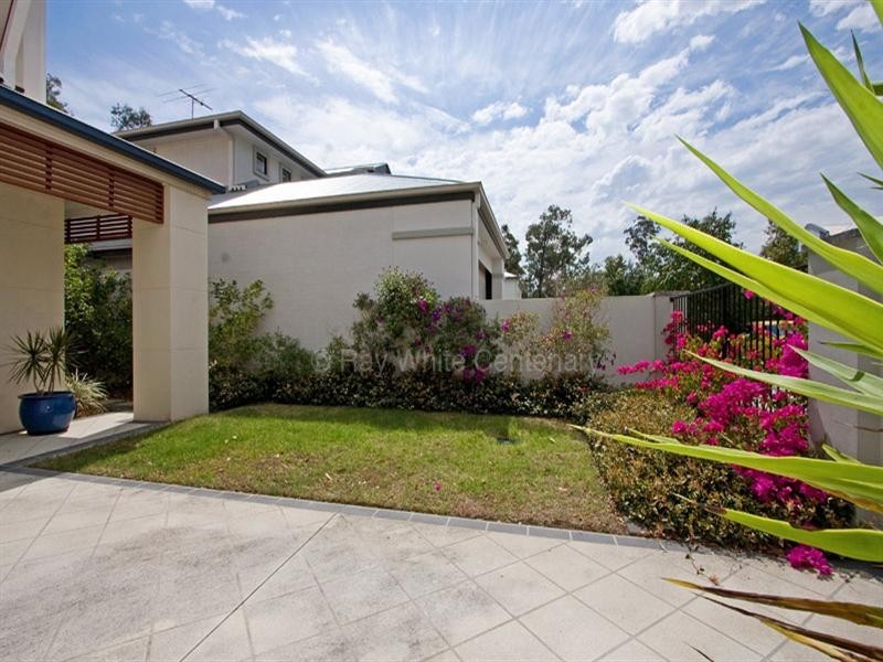 Mount Ommaney QLD 4074