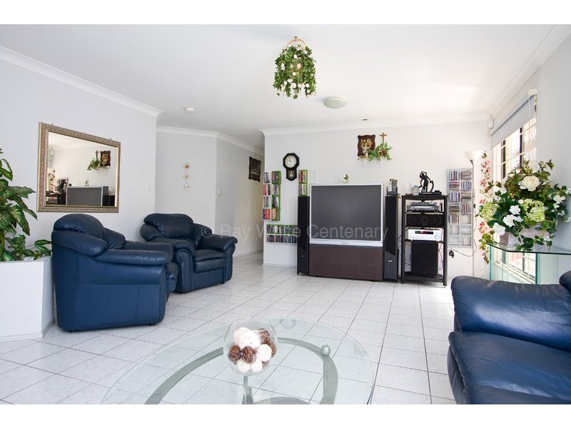 Oxley QLD 4075