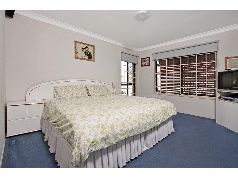 Oxley QLD 4075