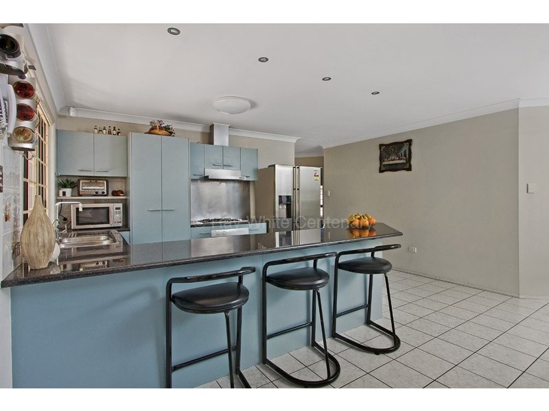 Oxley QLD 4075