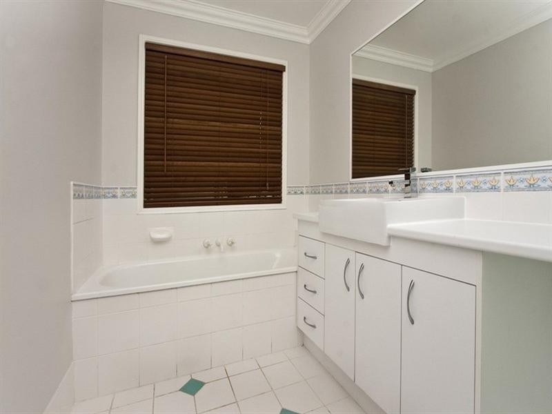 8 Karumba Place, Riverhills QLD 4074
