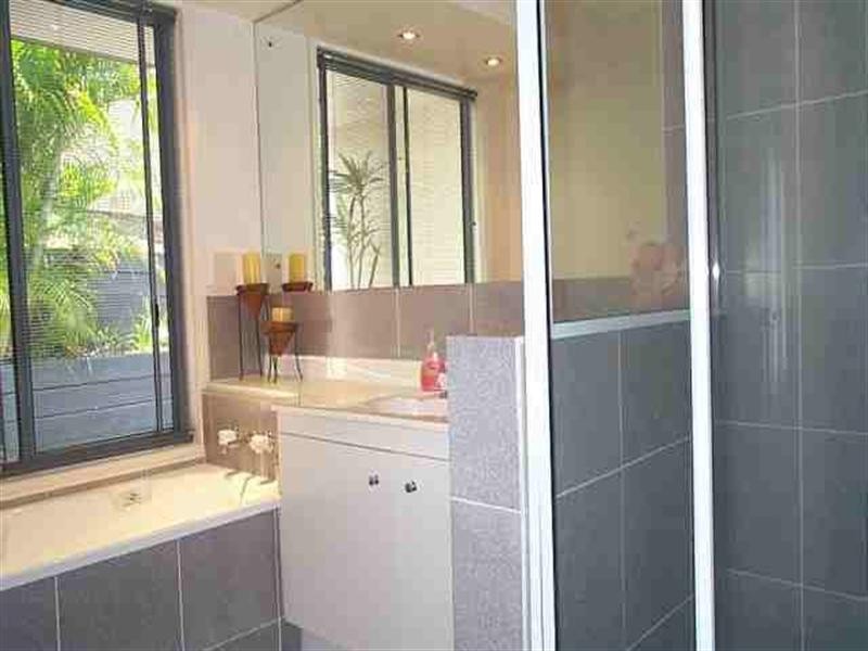 2 Allamanda Court, Sinnamon Park QLD 4073