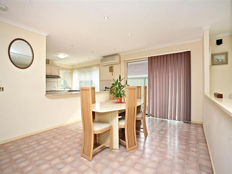 6 Samson Place, Sinnamon Park QLD 4073