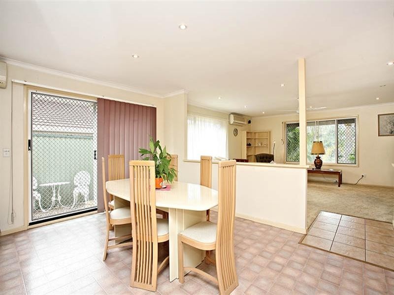 6 Samson Place, Sinnamon Park QLD 4073