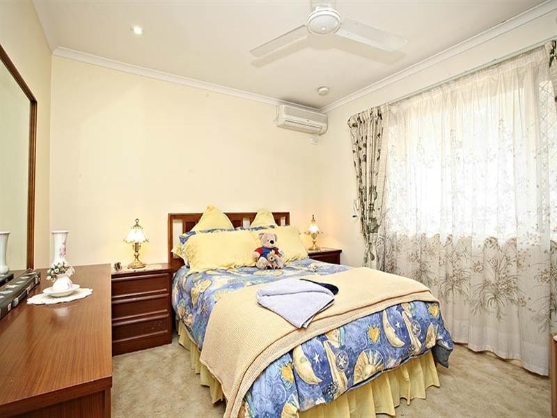 6 Samson Place, Sinnamon Park QLD 4073