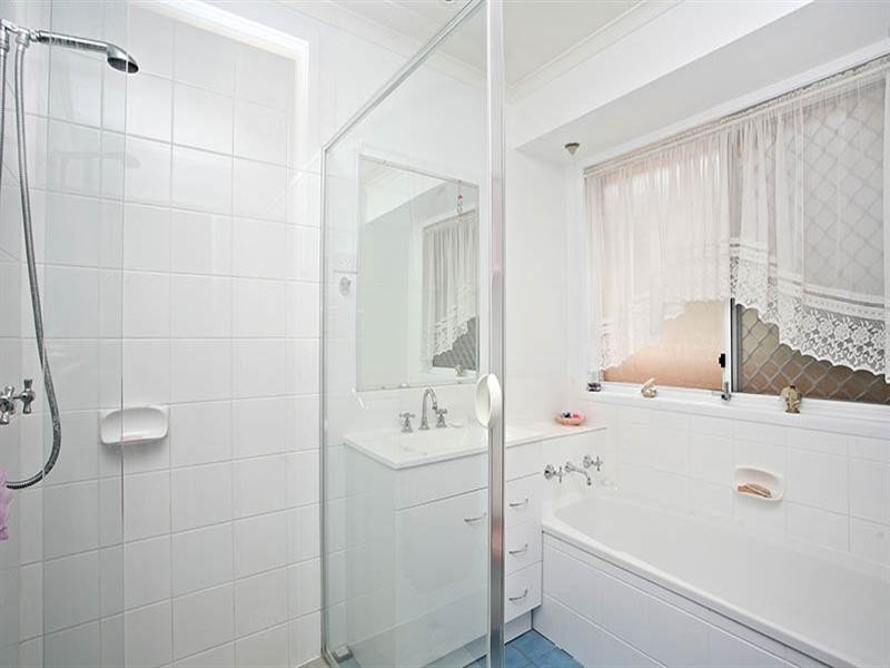 6 Samson Place, Sinnamon Park QLD 4073