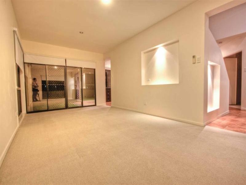 16 Bartok Place, Mount Ommaney QLD 4074