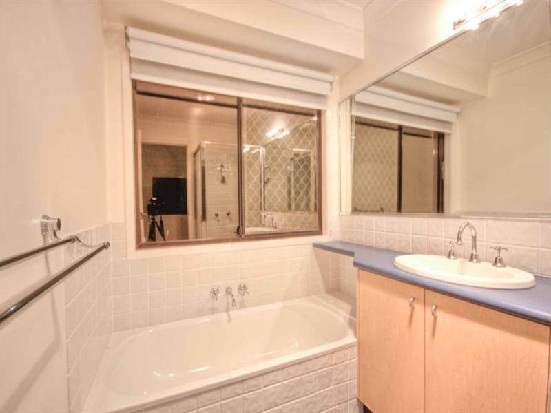 16 Bartok Place, Mount Ommaney QLD 4074