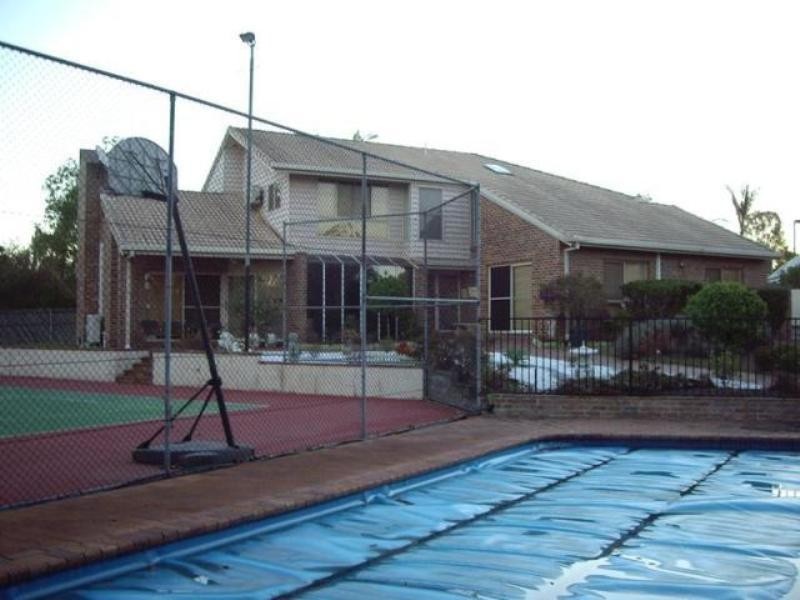 8 Melba Court, Mount Ommaney QLD 4074