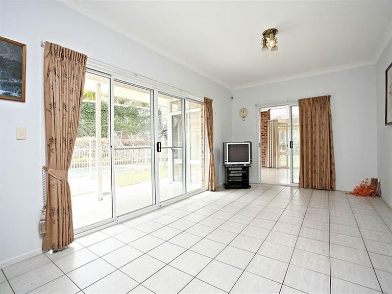 10 Abel Smith Crescent, Mount Ommaney QLD 4074