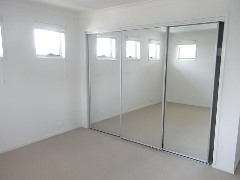 Mount Ommaney QLD 4074