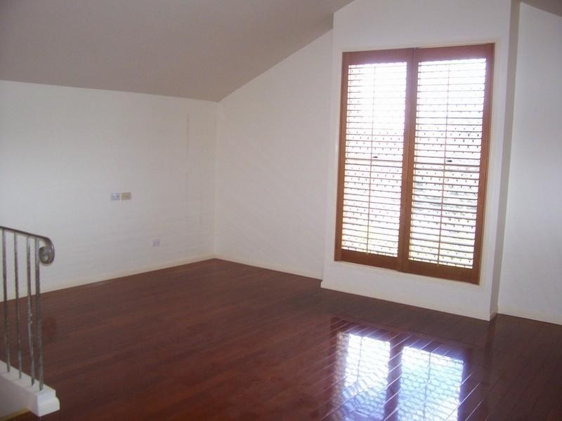 Mount Ommaney QLD 4074