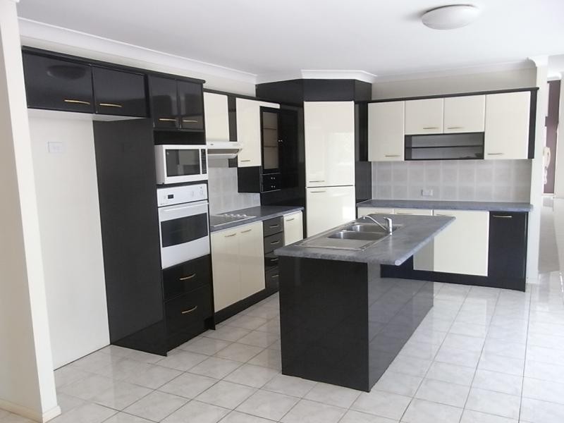 2 Girraween Close, Riverhills QLD 4074