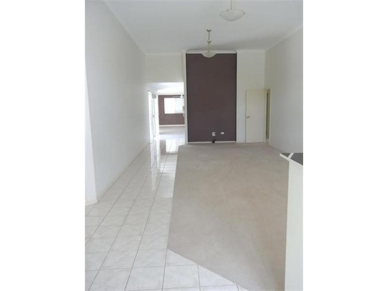 2 Girraween Close, Riverhills QLD 4074