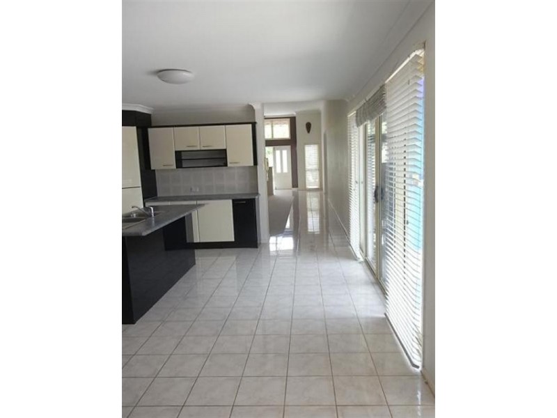 2 Girraween Close, Riverhills QLD 4074