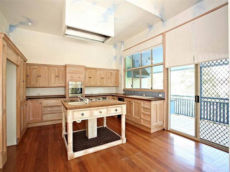 11 Summit Place, Mount Ommaney QLD 4074