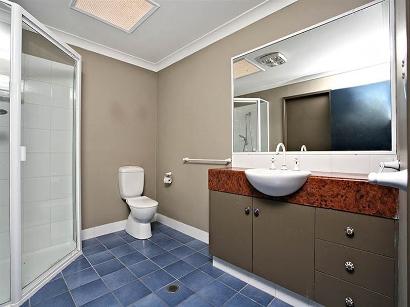 11 Summit Place, Mount Ommaney QLD 4074