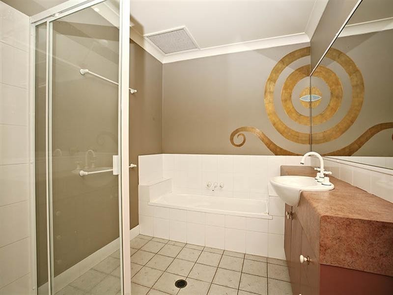 11 Summit Place, Mount Ommaney QLD 4074