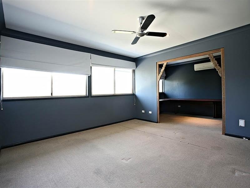 11 Summit Place, Mount Ommaney QLD 4074