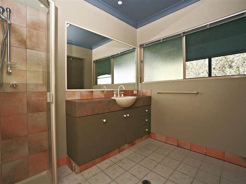 11 Summit Place, Mount Ommaney QLD 4074