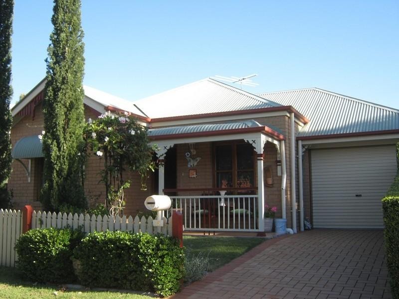 25 Central Street, Forest Lake QLD 4078