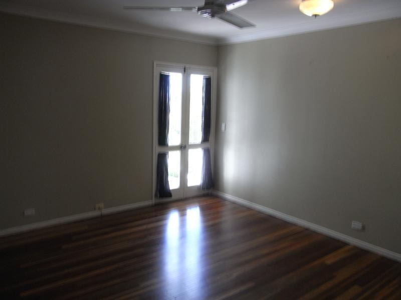 Seventeen Mile Rocks QLD 4073