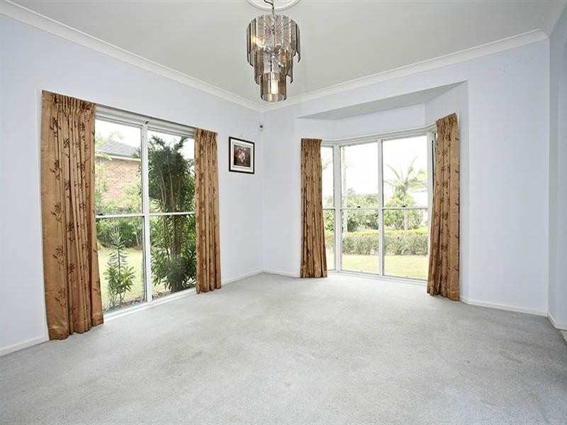 10 Abel Smith Crescent, Mount Ommaney QLD 4074