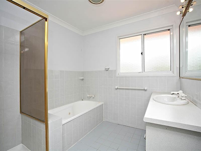 10 Abel Smith Crescent, Mount Ommaney QLD 4074