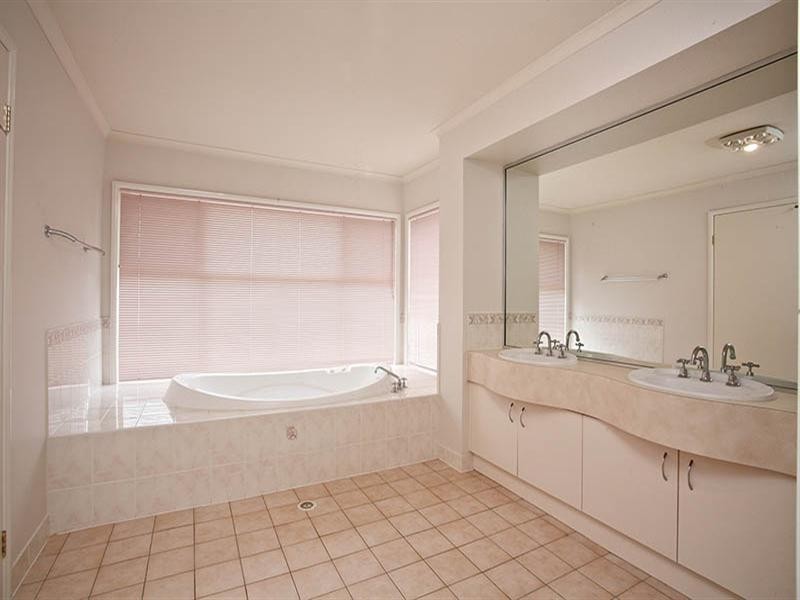 246 Westlake Drive, Westlake QLD 4074