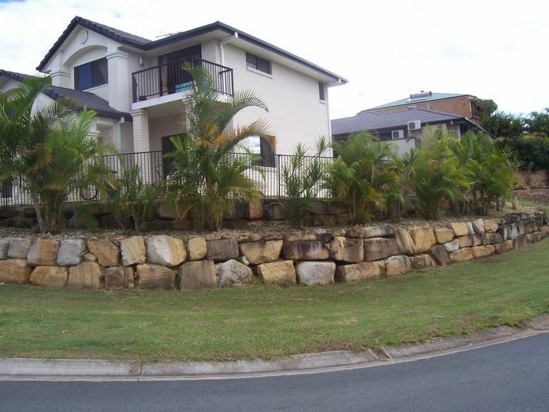 27 Gleneagles Crescent, Oxley QLD 4075