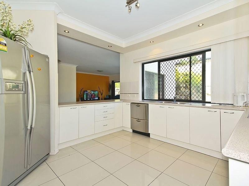 27 Gleneagles Crescent, Oxley QLD 4075