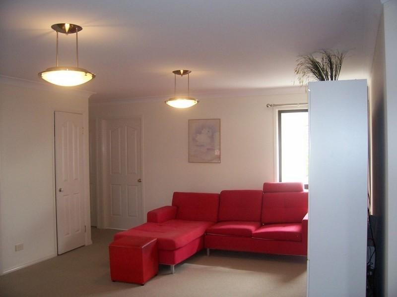 27 Gleneagles Crescent, Oxley QLD 4075