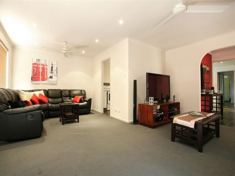 6 Mulla Close, Riverhills QLD 4074