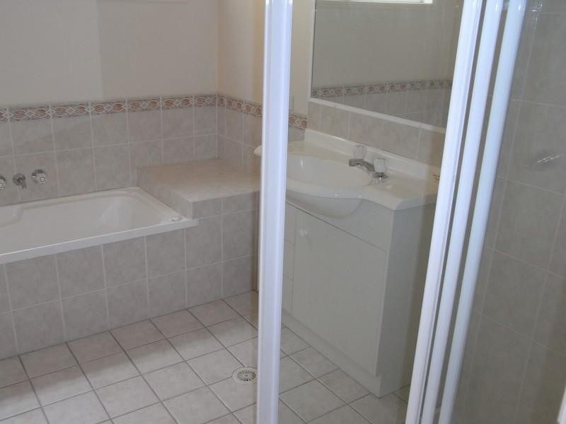 Seventeen Mile Rocks QLD 4073