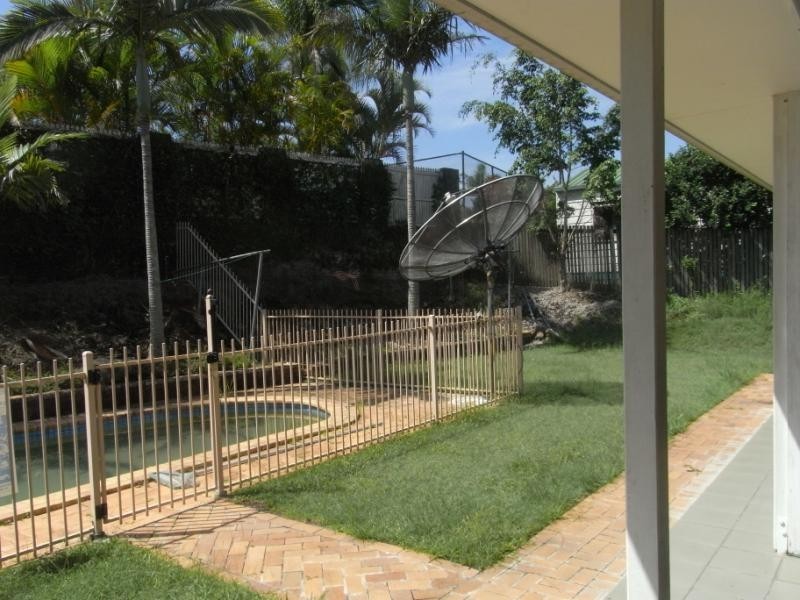 10 Abel Smith Crescent, Mount Ommaney QLD 4074