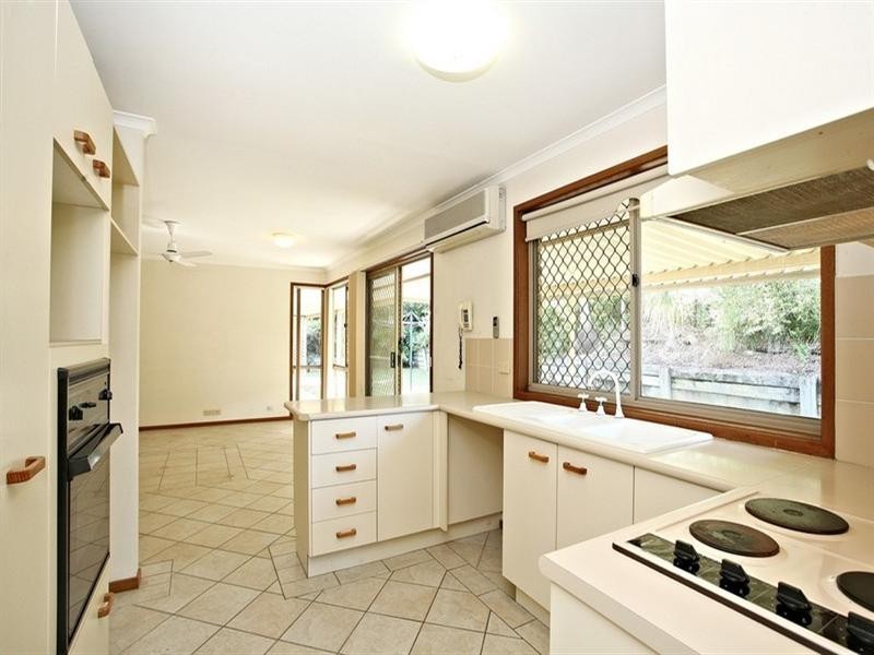 1 Janie Close, Sinnamon Park QLD 4073