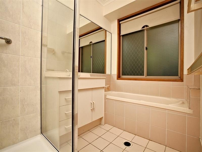 1 Janie Close, Sinnamon Park QLD 4073