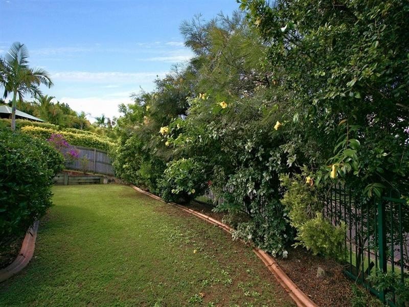 1 Janie Close, Sinnamon Park QLD 4073