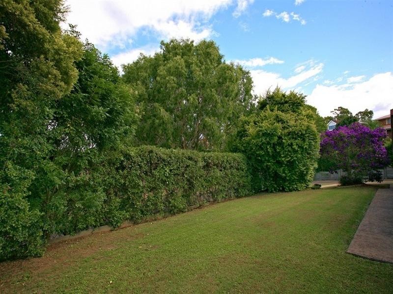 1 Janie Close, Sinnamon Park QLD 4073