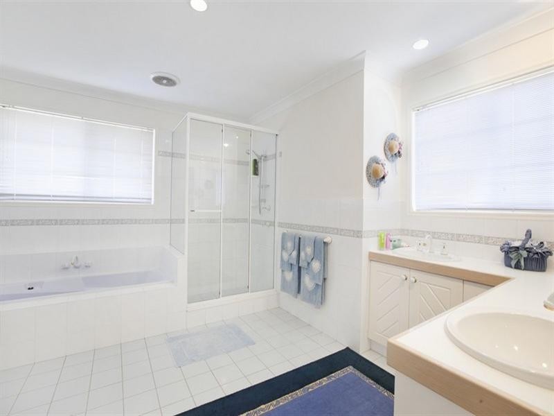 21 Woolner Place, Mount Ommaney QLD 4074