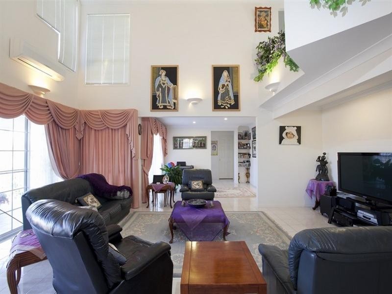 21 Woolner Place, Mount Ommaney QLD 4074