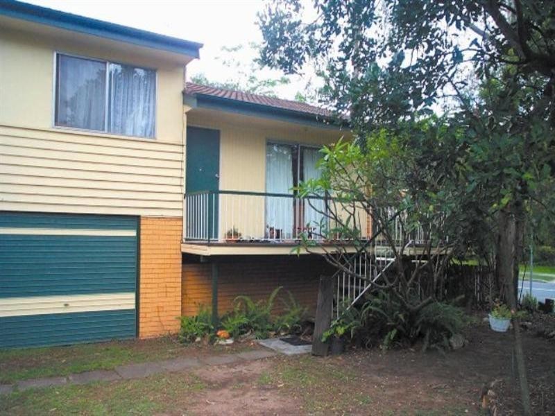 1 Badge Street, Jamboree Heights QLD 4074