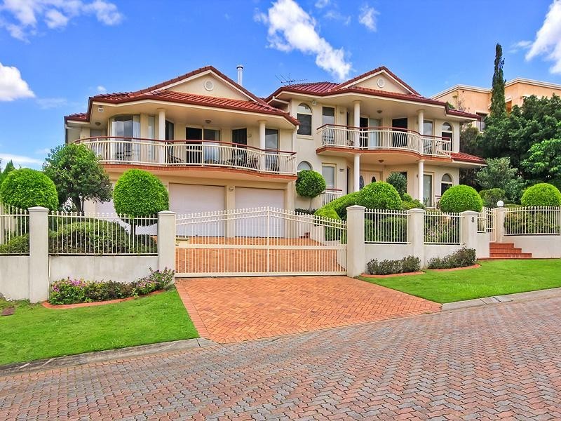 8 Becker Place, Mount Ommaney QLD 4074