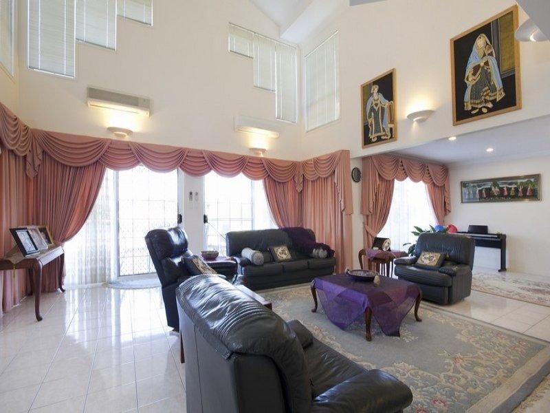 21 Woolner Place, Mount Ommaney QLD 4074