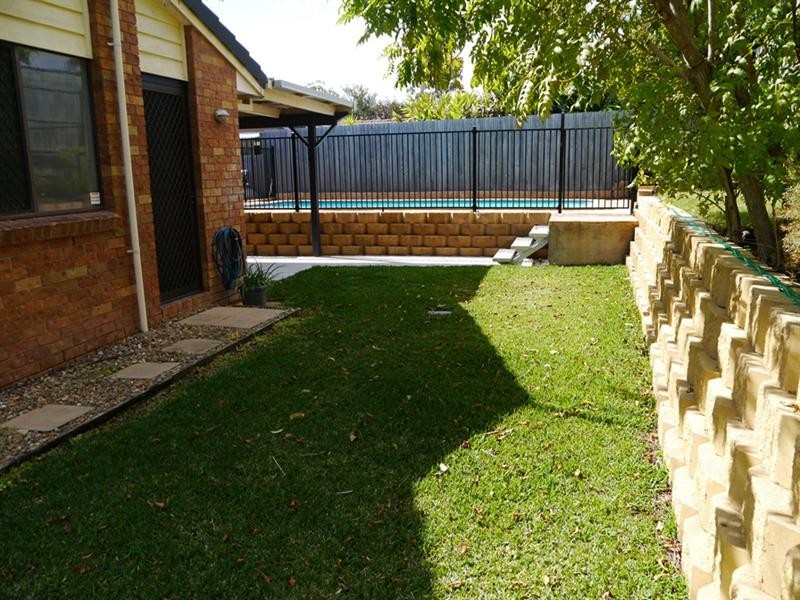 24 Loddon Street, Riverhills QLD 4074