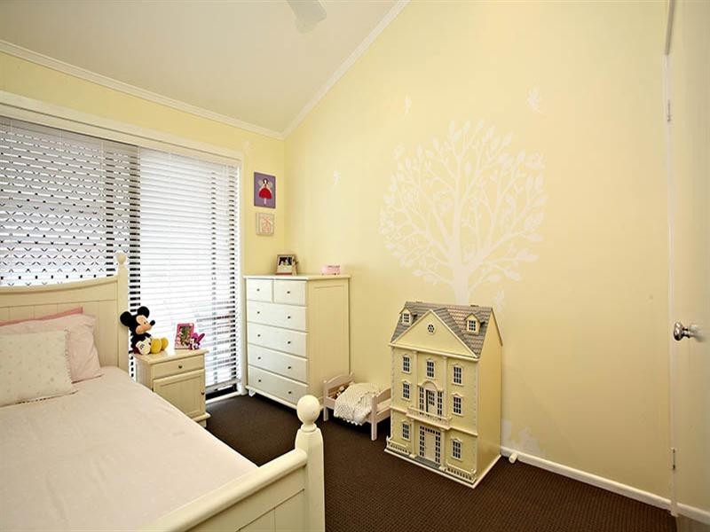 74 Hazelton Street, Riverhills QLD 4074